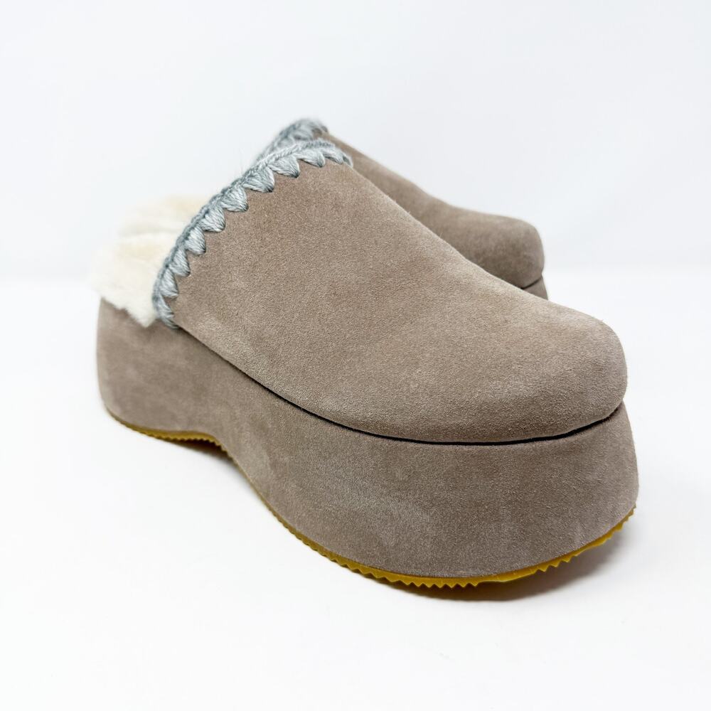 NWOB MOU Tan Suede Chunky Platform Clogs Sz 9 Stitched Design Shearling Lining